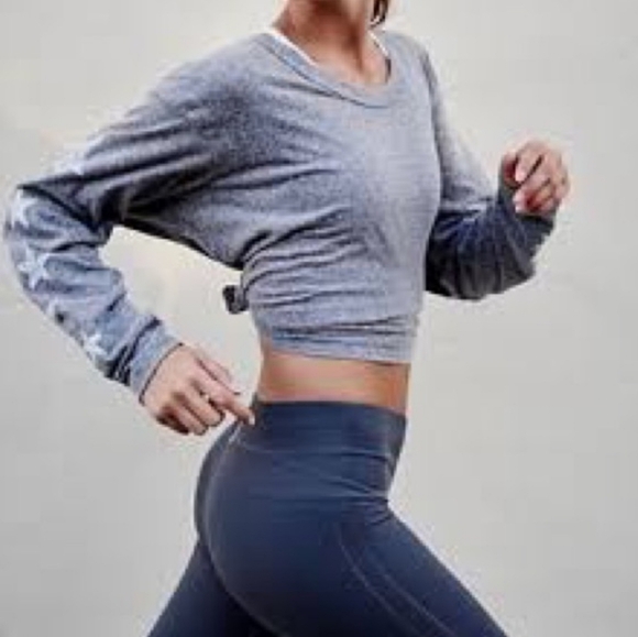 Free People Melrose Graphic Tee Long Sleeve Scoop Neck Crackled Stars S Gray NWT - Picture 10 of 16